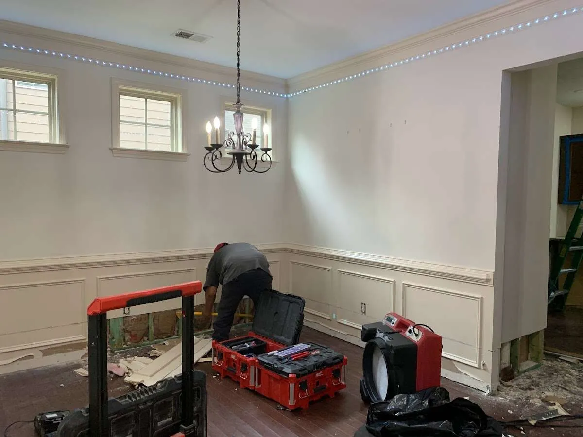 Restoration technician with professional equipment in Poolesville